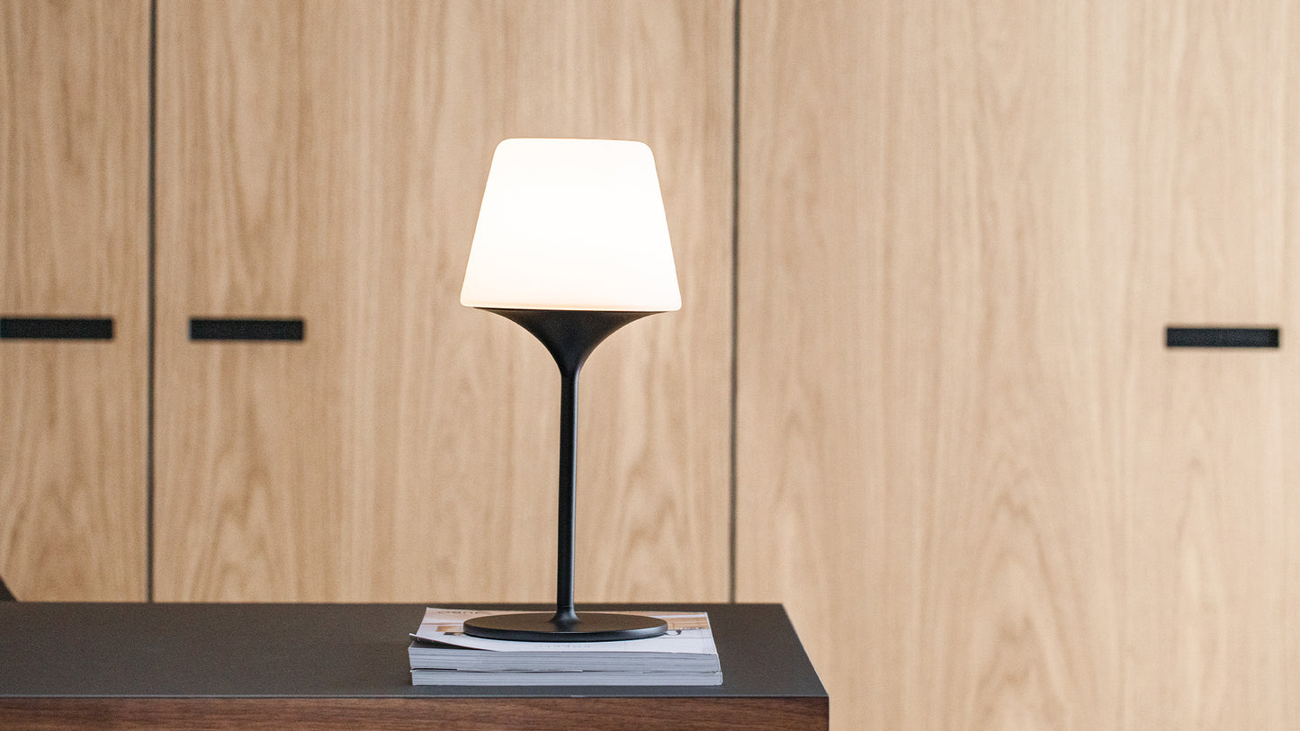Ambience - Lamp Intelligent & Aalborg base - Innen-/Außenleuchte mit Sockel aus Glas und Stahl