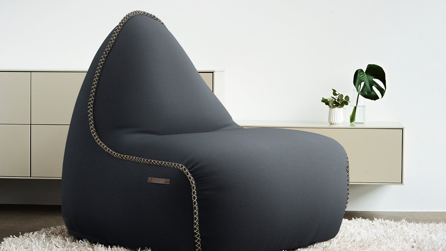 Cura Lounge Chair & Pouf - Ein exklusiver Sitzsack für den Innenbereich mit Hocker