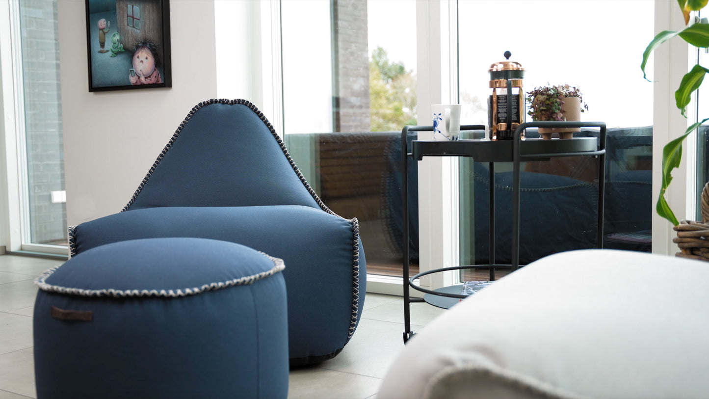 Cura Lounge Chair & Pouf - Ein exklusiver Sitzsack für den Innenbereich mit Hocker