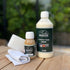 Teak Care Kit mit Reiniger, Öl, Schwamm und Putztuch für die Pflege von Teakholzmöbeln im Außenbereich.