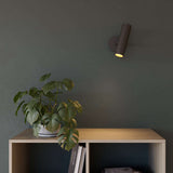 Schwarze Expo Wall Wandleuchte aus Aluminium mit warmem Licht und schlichtem Design. | Expo Wall - Polished | SACKit