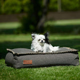 Kleines Cobana Brown Hundebett mit wasserfestem Material und handvernähten Kreuzstichen | Dog bed - Cobana Sand Melange Large | SACKit