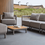 Kirra Lounge Sofa Seat in sandfarbenem Olefin-Textil mit pulverbeschichtetem Aluminiumrahmen, Outdoor-Möbel