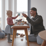 Nordic Bench aus massivem Eichenholz mit schwarzem Terra-Ledersitz und klaren Linien.