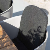 Schwarzes Patio Cushion Überziehkissen auf Patio Chair No. One im Außenbereich. | Patio Chair no. One - Cushion Full - Cobana Black | SACKit