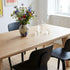 Edge Dining Table aus FSC - zertifizierter europäischer Eiche mit facettierter Tischplatte und massiven Beinen. | Edge Dining Table - 180x90 cm - | SACKit