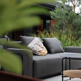 Schwarzes Cobana Lounge Sofa aus Aluminium mit zwei Sitzelementen ohne Armlehnen, modernes Outdoor-Design.