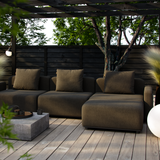 Cobana Lounge Sofa in Cobana Brown mit drei Sitzelementen, Armlehne und Patio Storage Table aus Aluminium und Teakholz. | Cobana Lounge Sofa - 3 seater w/ Patio Storage Table - Kirra Olive Mit Hocker | SACKit