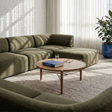 Olivgrünes modulares Sofa von sackit in einem hellen skandinavischen Wohnzimmer mit rundem Couchtisch aus Holz Teppich und Zimmerpflanze | Fjord Sofa - Corner Section Left - Cosmo Clay | SACKit