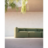 Modulares Fjord Sofa mit weichen, abgerundeten Kanten in einem hellen, neutralen Farbton