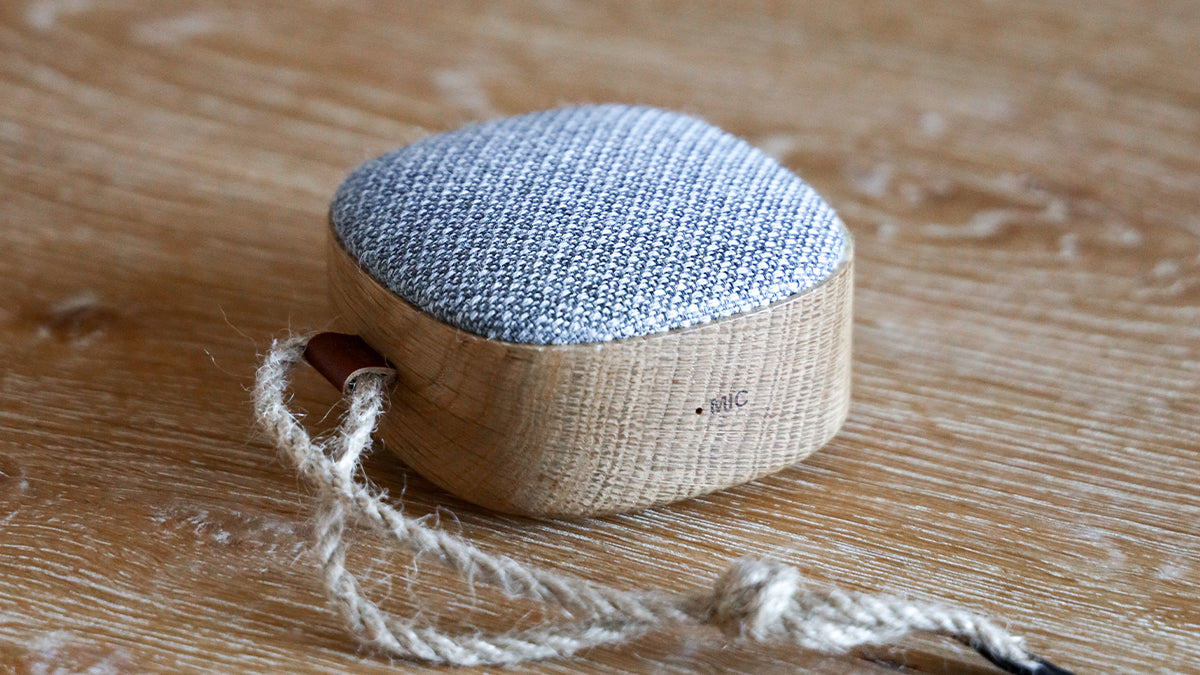 Go Wood - Smoked Oak - Wiederaufladbarer Bluetooth-Lautsprecher in edlem Holzrahmen