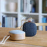 Kompakter Go Wood Lautsprecher mit Rahmen aus geräuchertem Eichenholz und grauer KVADRAT Textilbespannung | Go Wood - Natural Oak | SACKit