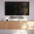 Schlanke SACKit Wave Soundbar in neutralem Design mit Textilfront und ABS-Kunststoffgehäuse