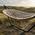 Cobana Hängematte in Cobana Grey mit schwarzem Aluminiumgestell, freistehend im Außenbereich | Cobana Hammock - Kirra Noir Taupe | SACKit