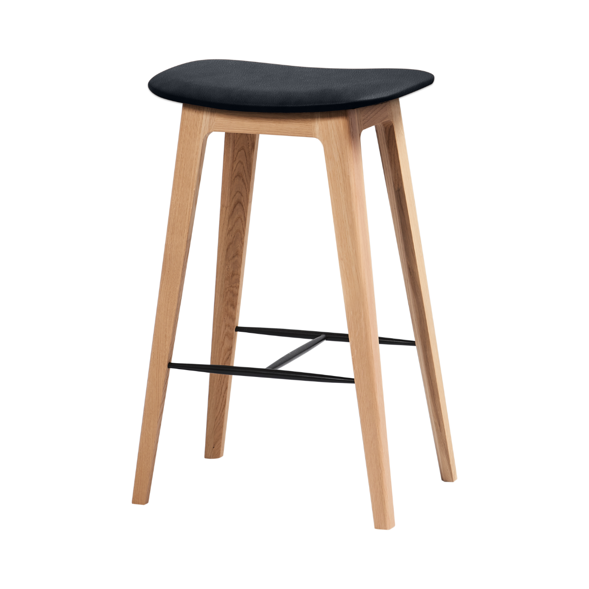 Nordic Bar Stool aus Eiche mit schwarzem Terra - Ledersitz und Fußstütze aus schwarzem Stahl, 73 cm hoch | Nordic Bar Stool - Oak - 73 cm Terra Black | SACKit