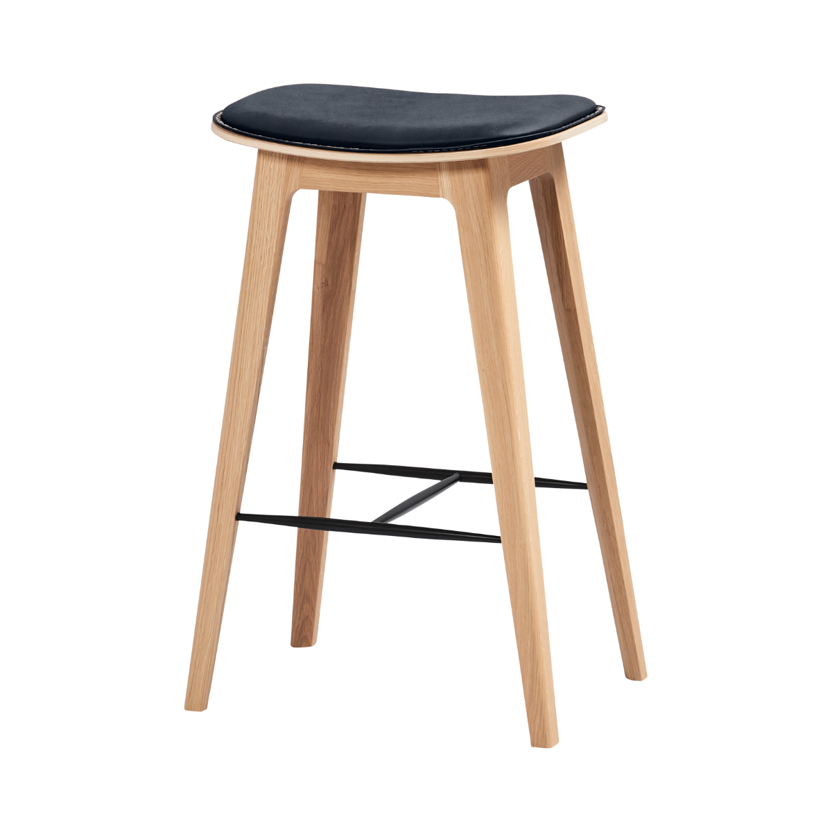 Nordic Bar Stool in 73 cm height with Luna Carbon leather and oak wood frame with black steel footrest | Nordic Bar Stool - Oak with stitches - 73 cm Luna Carbon | SACKit
