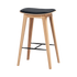 Nordic Barhocker aus massiver Eiche mit schwarzem Terra - Ledersitz und schwarzer Fußstütze, 68 cm hoch. | Nordic Bar Stool - Oak with stitches - 68 cm Terra Black | SACKit