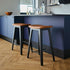 Schwarzer Nordic Barhocker aus massivem Eichenholz mit Terra Black Lederpolster und schwarzer Stahlfußstütze | Nordic Bar Stool - Black Stained Oak - 73 cm Terra Safari | SACKit