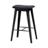 Nordic Bar Stool aus schwarzem, gebeiztem Eichenholz mit Terra Black Leder und Steppnähten, 73 cm hoch. | Nordic Bar Stool - Black Stained Oak with stitches - 73 cm Terra Black | SACKit
