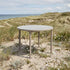Kirra Dining Table Ø110 aus pulverbeschichtetem Aluminium und Teakholz in Taupe, rund und modern gestaltet | Kirra Dining Table Ø110 - Noir | SACKit