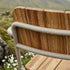 Kirra Patio Lounge Chair in taupe mit pulverbeschichtetem Aluminium und FSC - zertifiziertem Teakholz, entspannte Sitzposition. | Kirra Patio Lounge Chair - Taupe | SACKit