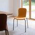 Chair no. One S1 Esszimmerstuhl in Luna Sandstone mit gepolsterter Sitzfläche und schlankem Stahlgestell. | Chair no. One S1 - Luna Sandstone | SACKit