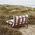 Mollis Lounge Chair in Renesse Chestnut mit pulverbeschichtetem Aluminiumrahmen und klaren Linien im Außenbereich | Mollis Lounge Chair - Renesse Chestnut | SACKit