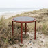 Mollis Side Table Ø50 in Chestnut mit pulverbeschichtetem Aluminiumrahmen und getöntem Glas, Outdoor - Design. | Mollis Side Table Ø50 - Chestnut | SACKit