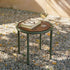 Runder Mollis Side Table Ø50 in Olive mit Aluminiumrahmen und getöntem Glas, Outdoor - Design. | Mollis Side Table Ø50 - Olive | SACKit