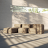 Beiges modulares Boneless Sofa mit drei Sitzplätzen und Lounger in einem hellen Innenraum, von warmem Sonnenlicht und weichen Schatten umgeben.