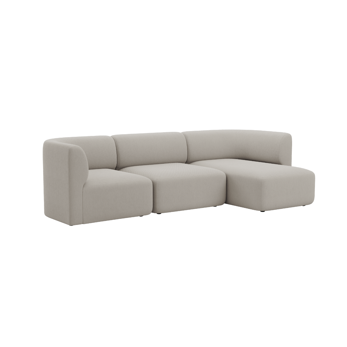 Beiges dreisitziges Sofa mit rechter Ottomane und weich abgerundeten Polstern vor schwarzem Hintergrund von sackit | Fjord Sofa - 3 Seater Chaise Right - Sealife Ivory | SACKit