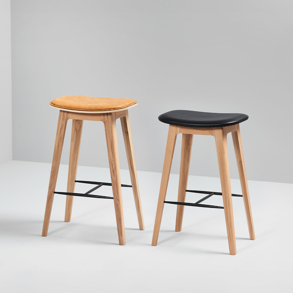 Nordic Bar Stool - Oak with stitches - Exklusiver Barhocker aus Eiche & Leder
