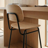 Barhocker mit Rückenlehne aus Eichenfurnier und pulverbeschichtetem Stahlgestell in industriellem Design. | Frame Bar Stool - Wood w/backrest - 73 cm Black Stained Oak | SACKit