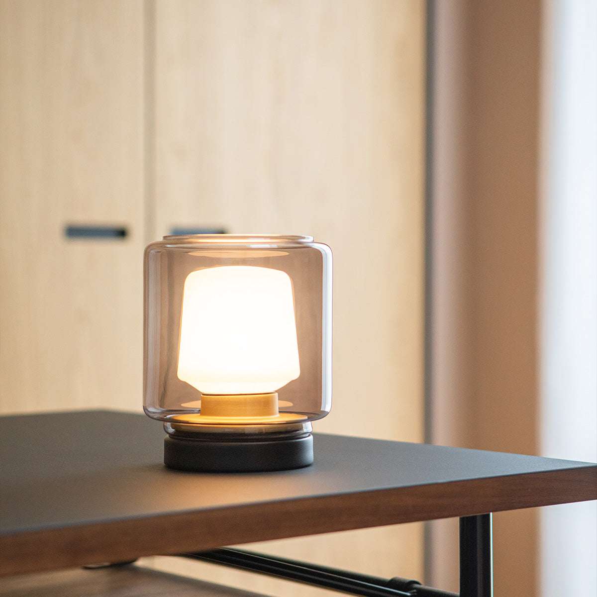 New York Lamp Base aus rostfreiem Stahl mit frostgesichertem Rauchglas, für Innen - und Außenbereich. | Ambience - New York base - | SACKit