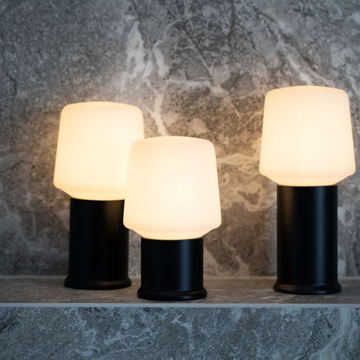 Schwarze Ambience Lamp Intelligent+ mit London base aus pulverbeschichtetem Stahl in verschiedenen Größen. | Ambience - Lamp Intelligent+ & London base - White 10 | SACKit