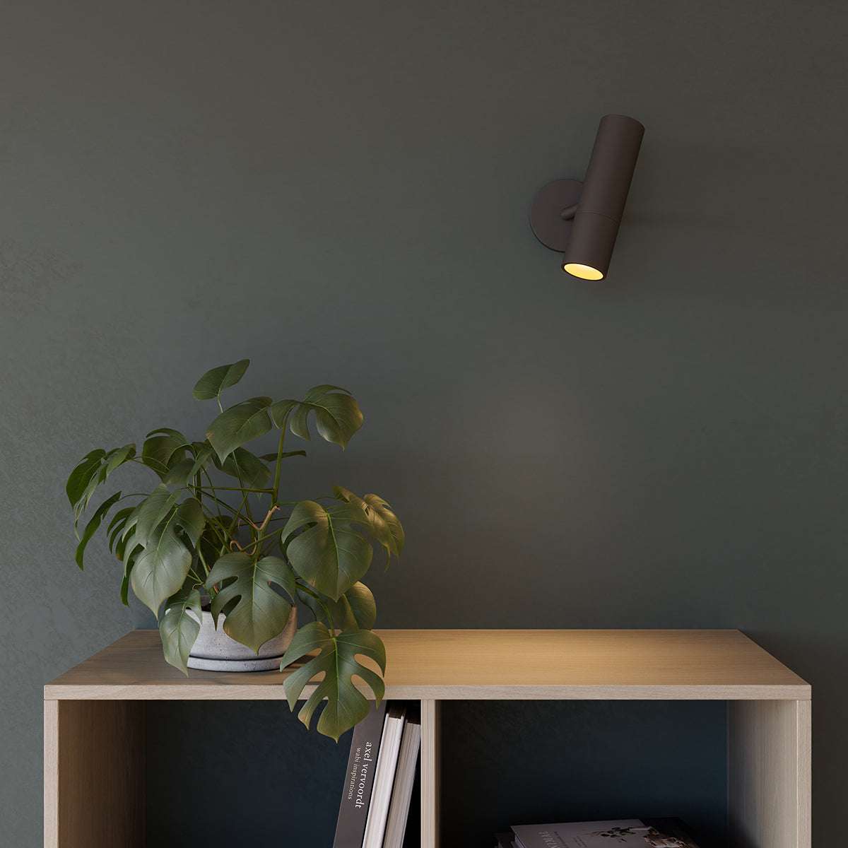 Schwarze Expo Wall Wandleuchte aus Aluminium mit warmem Licht und schlichtem Design. | Expo Wall - Polished | SACKit