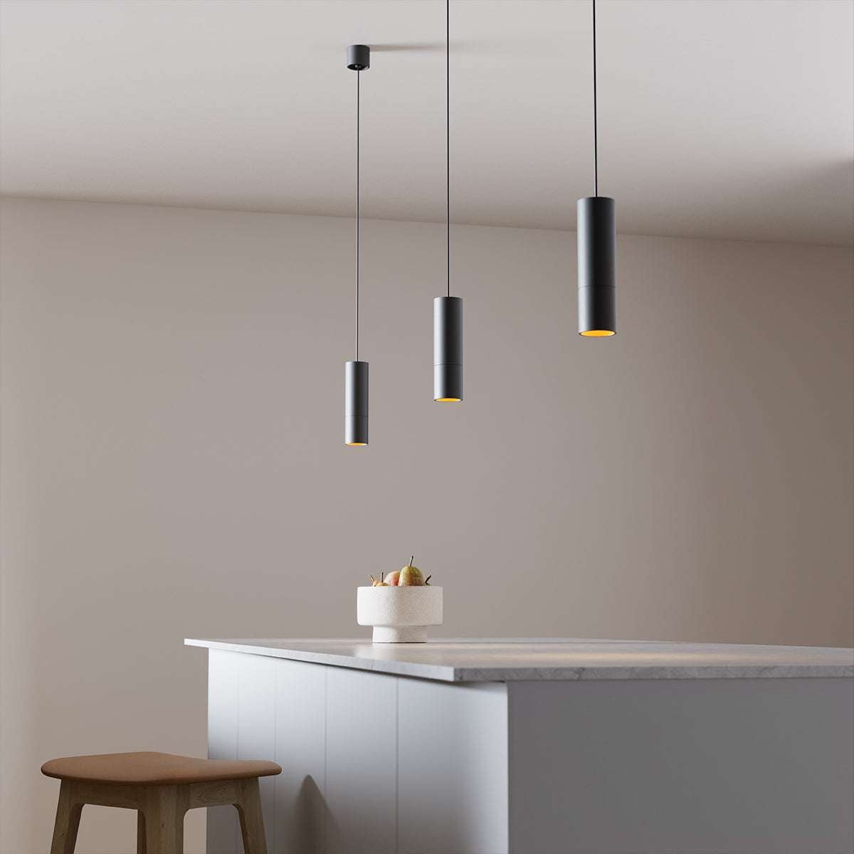 Schwarze Expo Pendant Pendelleuchte aus Aluminium mit schlankem Design und langem Kabel. | Expo Pendant - Polished | SACKit
