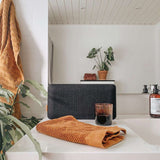 Move 150 Front Lautsprecherfront aus Stoff in neutralem Farbton, rechteckig, flach, schlicht gestaltet | Move 150 Front - Stone X | SACKit