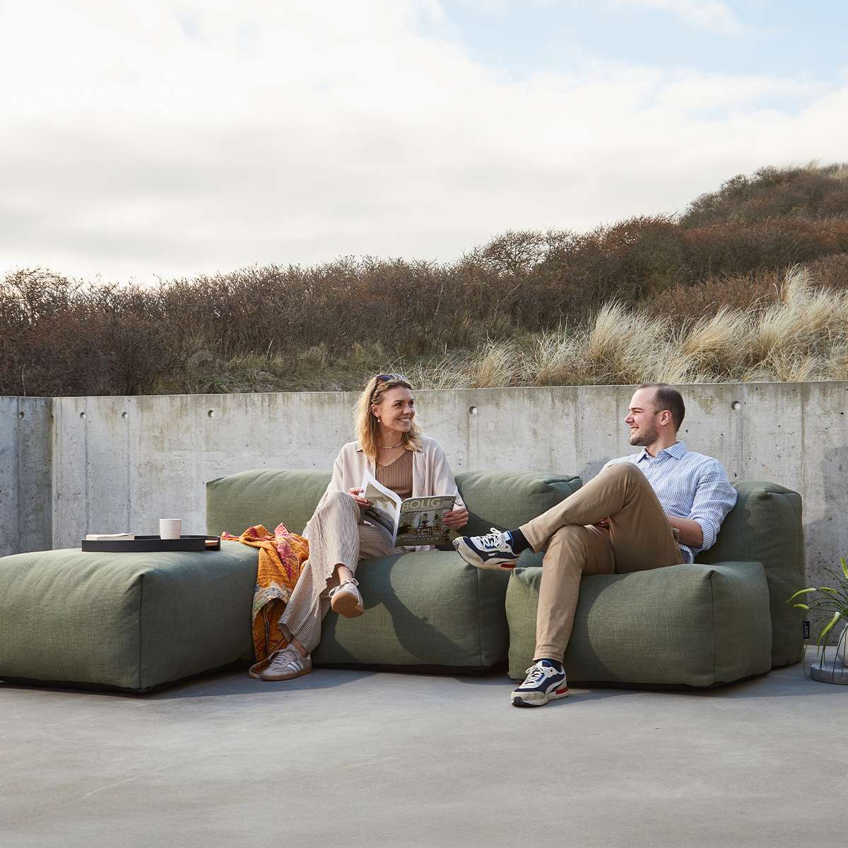 Soft Sofa Outdoor 3 - Sitzer mit Lounger in Kirra Olive, wetterfestes, formstabiles Outdoor - Sofa ohne Gestell. | Soft Sofa Outdoor - 3 Seater w/ Lounger - Kirra Sand | SACKit