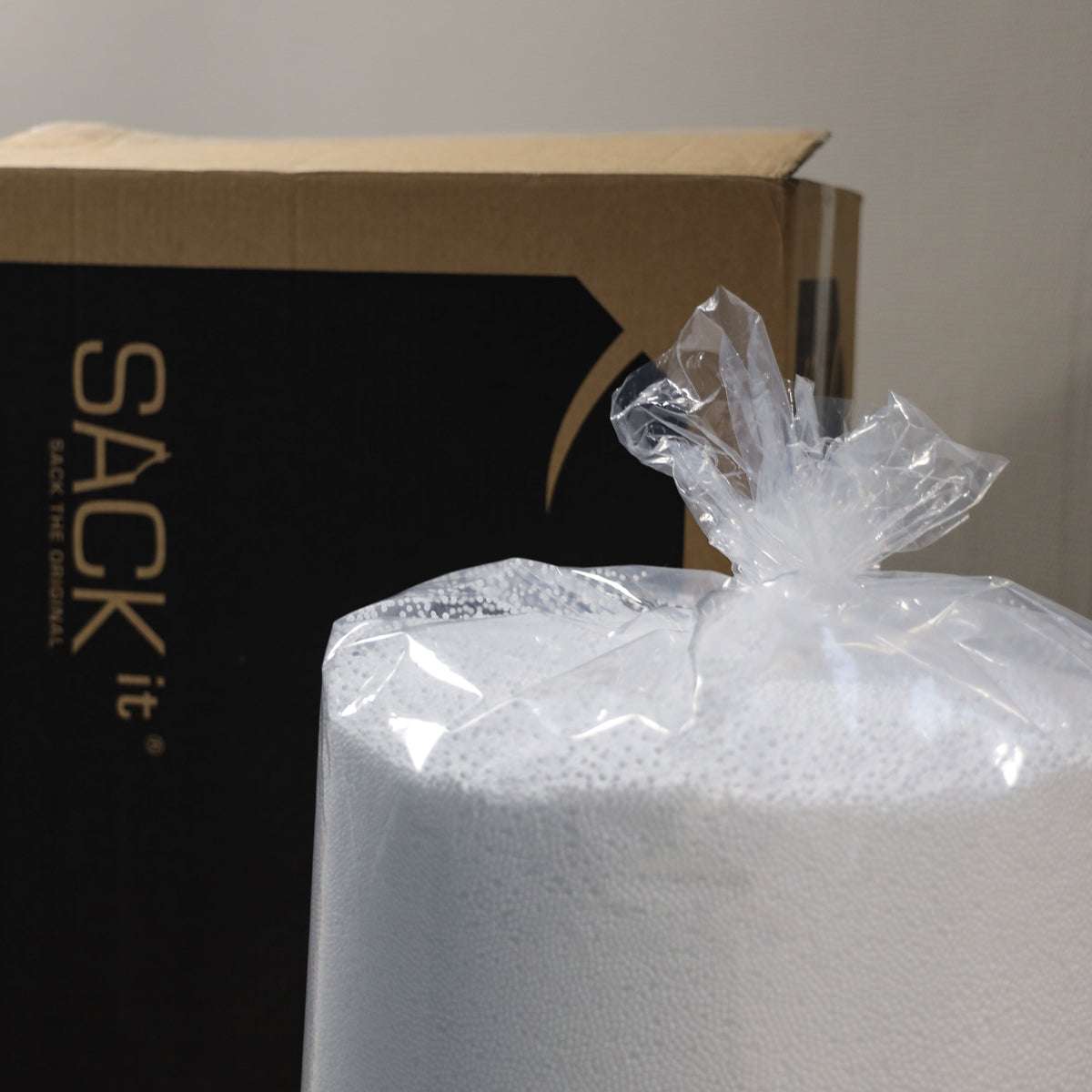 Nachfüllpack mit 350 Liter EPS-Kugeln für Sitzsäcke, weiß, in Verpackung.