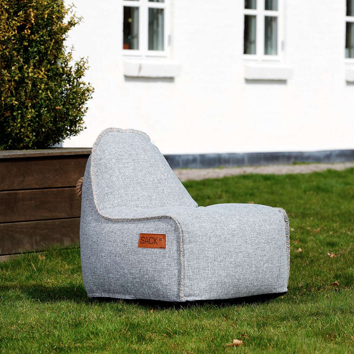 Cobana Junior Lounge Chair in hellgrauem, wasserabweisendem Olefin - Stoff mit handgenähten Stichen. | Cobana Junior Lounge Chair - Cobana Rose | SACKit