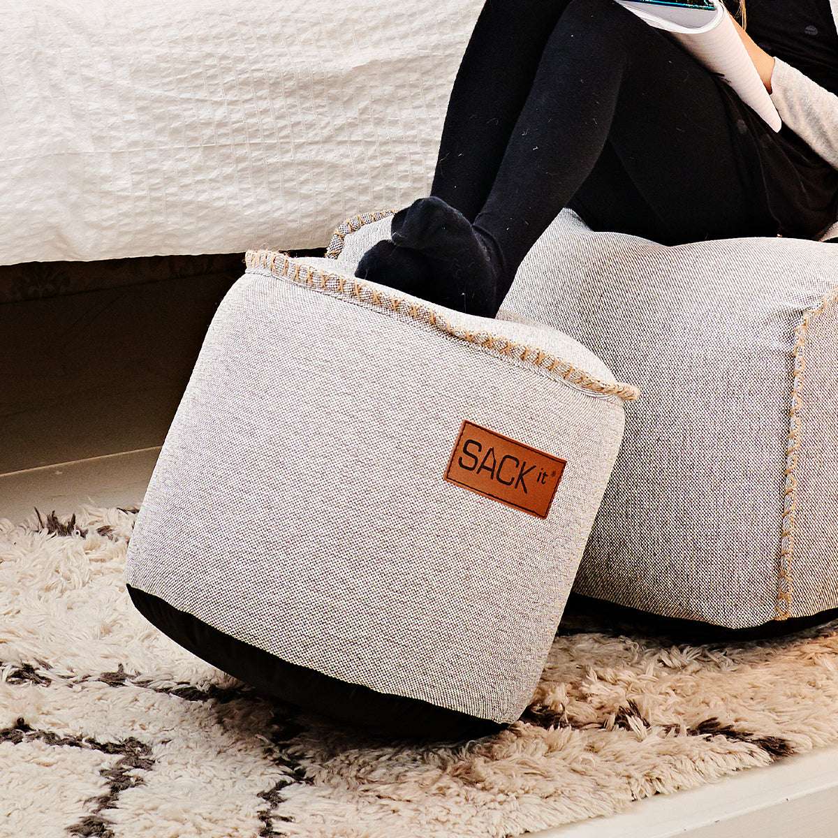 Cobana Junior Pouf in sand melange, runder Kinderpouf mit weichem Bezug und handgenähten Stichen. | Cobana Junior Pouf - Cobana Rose | SACKit