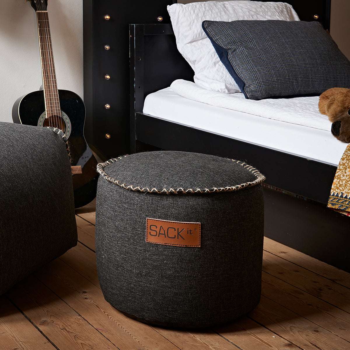 Runder Cobana Junior Pouf in Sand Melange, wasserabweisend und handgenäht, für Kinder drinnen und draußen. | Cobana Junior Pouf - Cobana Rose | SACKit