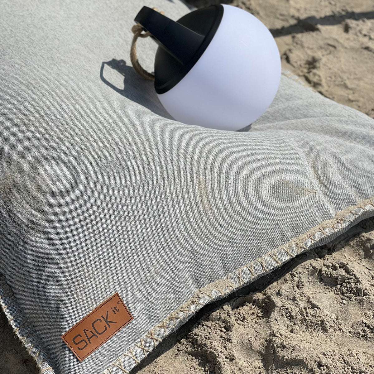 Cobana Beanbag Sækkestol i grått stoff med rund form, egnet for inne og utebruk. | Cobana Beanbag - Cobana Rose | SACKit