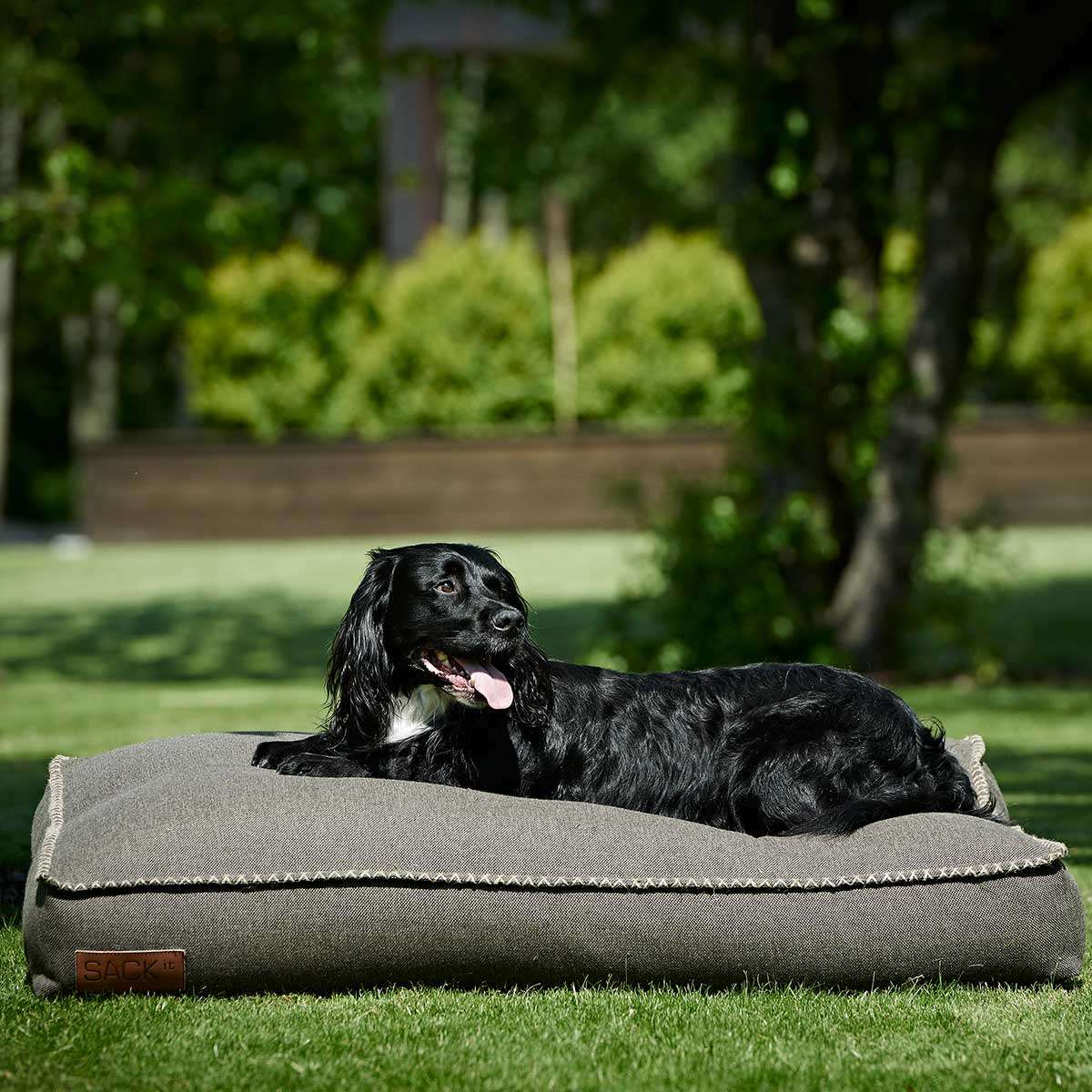 Großes Cobana Brown Hundebett mit handvernähten Kreuzstichen und wasserfestem Material. | Dog bed - Cobana Sand Melange Large | SACKit