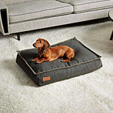 Schwarzes Cobana Dog bed in mittlerer Größe mit handvernähten Kreuzstichen und wasserfestem Material. | Dog bed - Cobana Sand Melange Large | SACKit