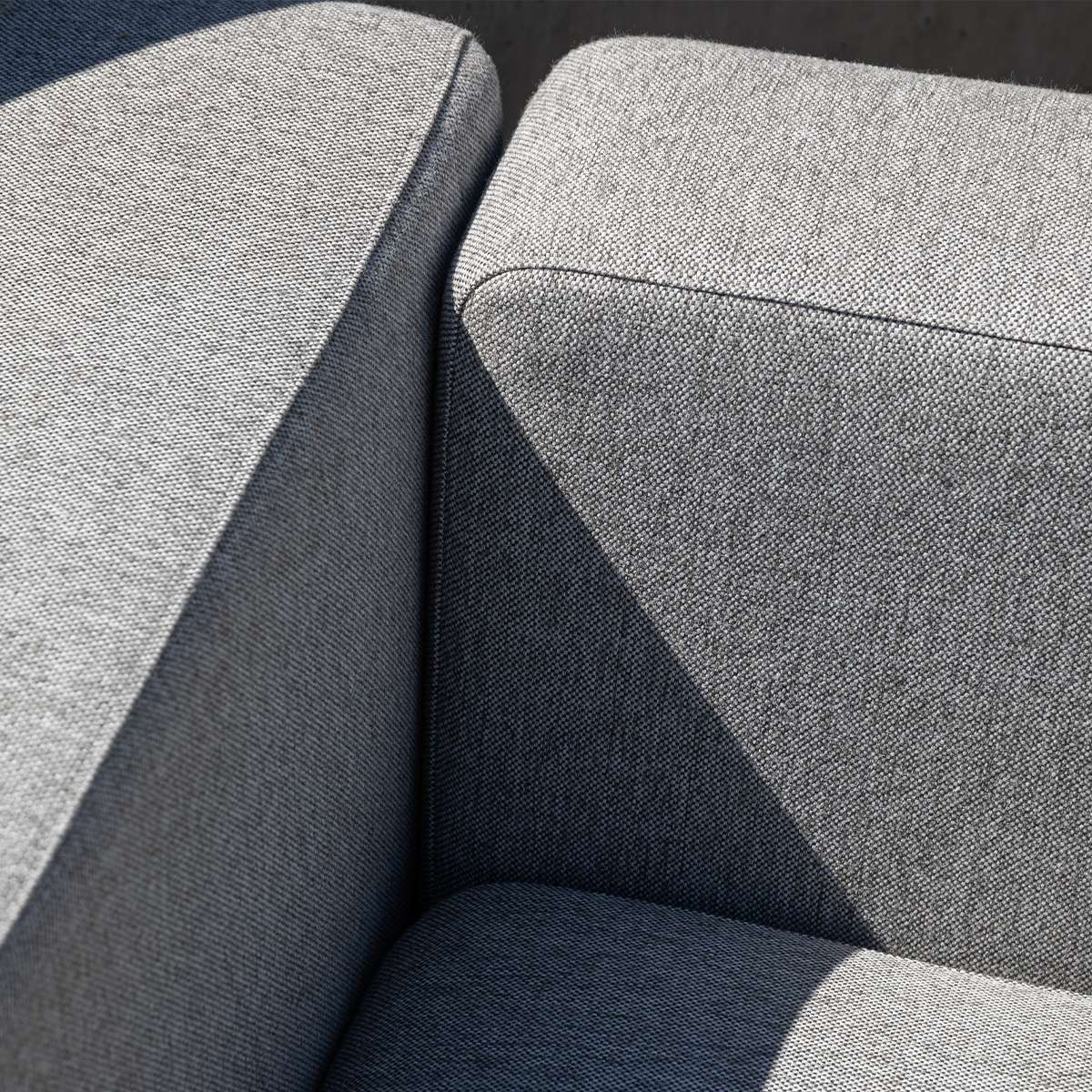 Eckiges Cobana Lounge Sofa in hellem Kirra Sand mit pulverbeschichtetem Aluminiumrahmen, Outdoor - Design. | Cobana Lounge Sofa - Corner - Kirra Olive | SACKit