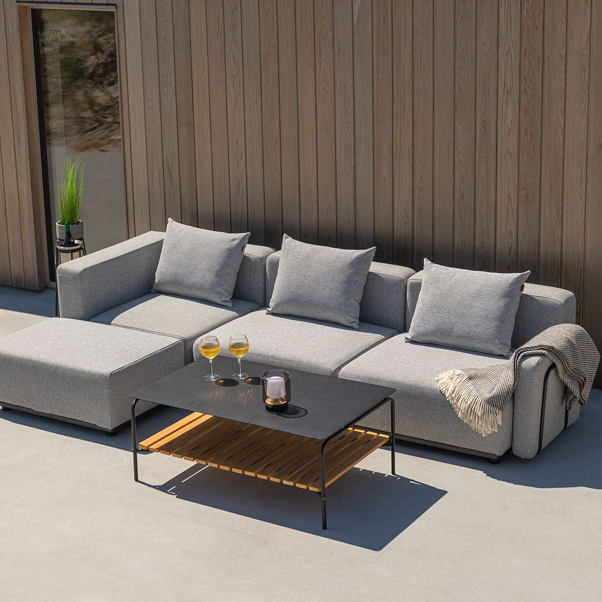 Ecksofa Cobana Lounge in Kirra Sand mit pulverbeschichtetem Aluminiumrahmen und Olefin - Faserbezug. | Cobana Lounge Sofa - Corner - Kirra Olive | SACKit