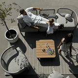 Kirra Side Table in Taupe mit pulverbeschichtetem Aluminium und Teakholzplatte, Outdoor - Couchtisch. | Kirra Side Table - Taupe Ohne Accessory Fit | SACKit