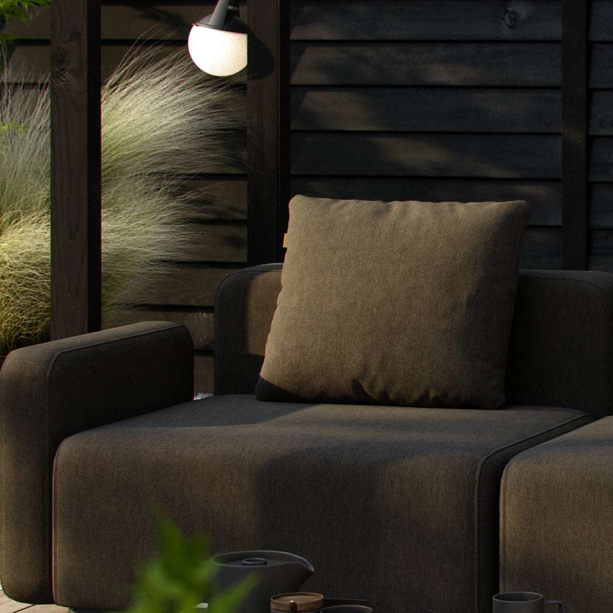 Schwarzes Cobana Cushion Kissen aus wasser - und UV - beständigem Olefin für Outdoor - Sofa. | Cobana Cushion - Kirra Olive | SACKit